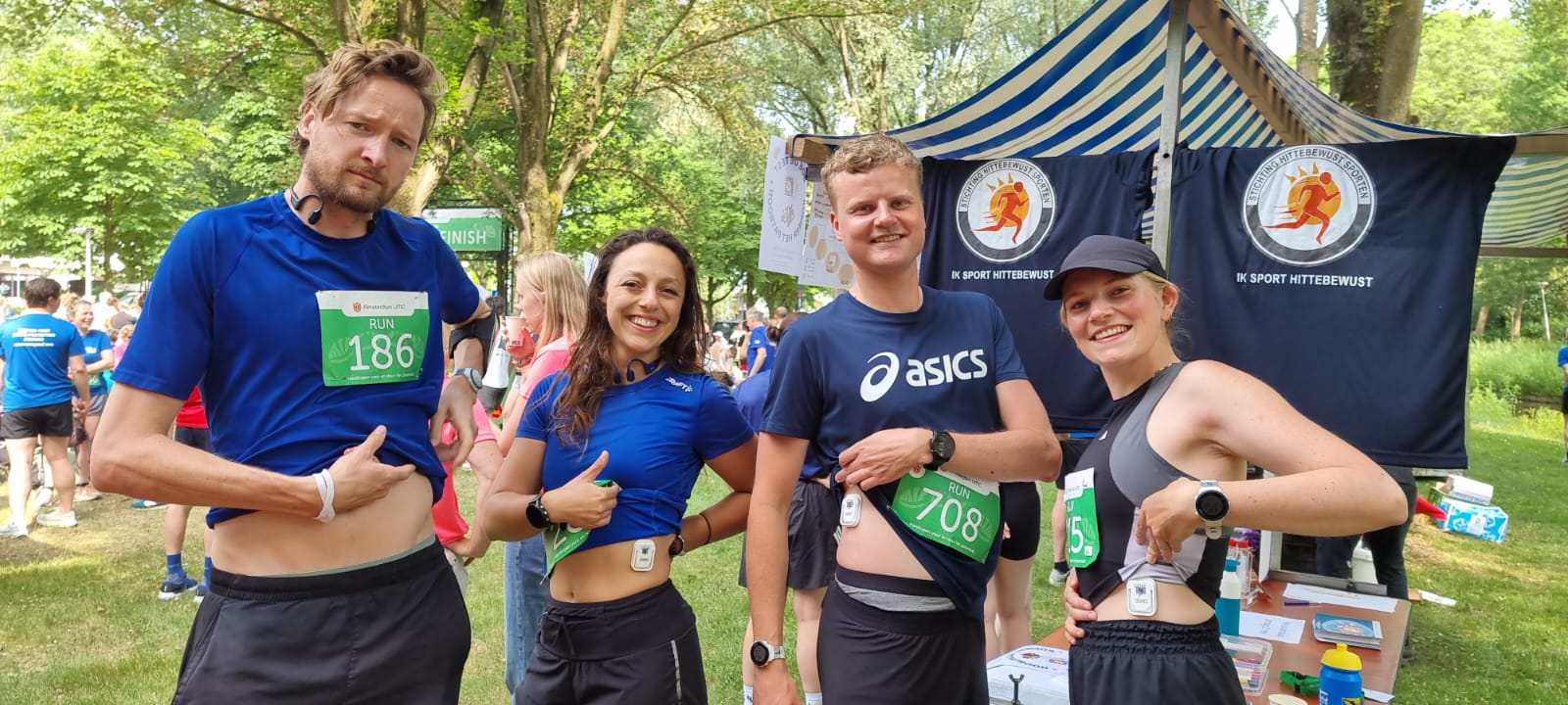 Deelnemers met CORE-sensor tijdens de duurloop
